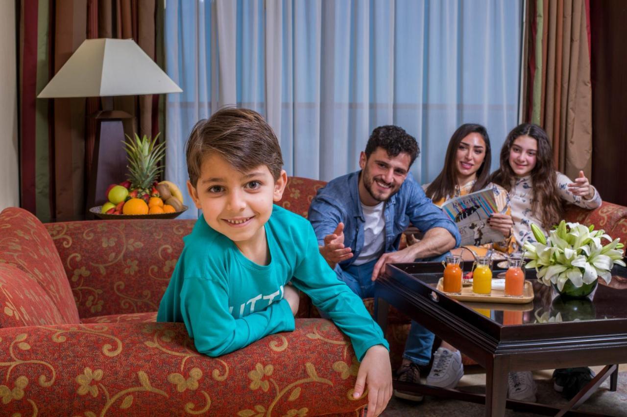 Raouche Arjaan By Rotana Aparthotel Bejrút Kültér fotó