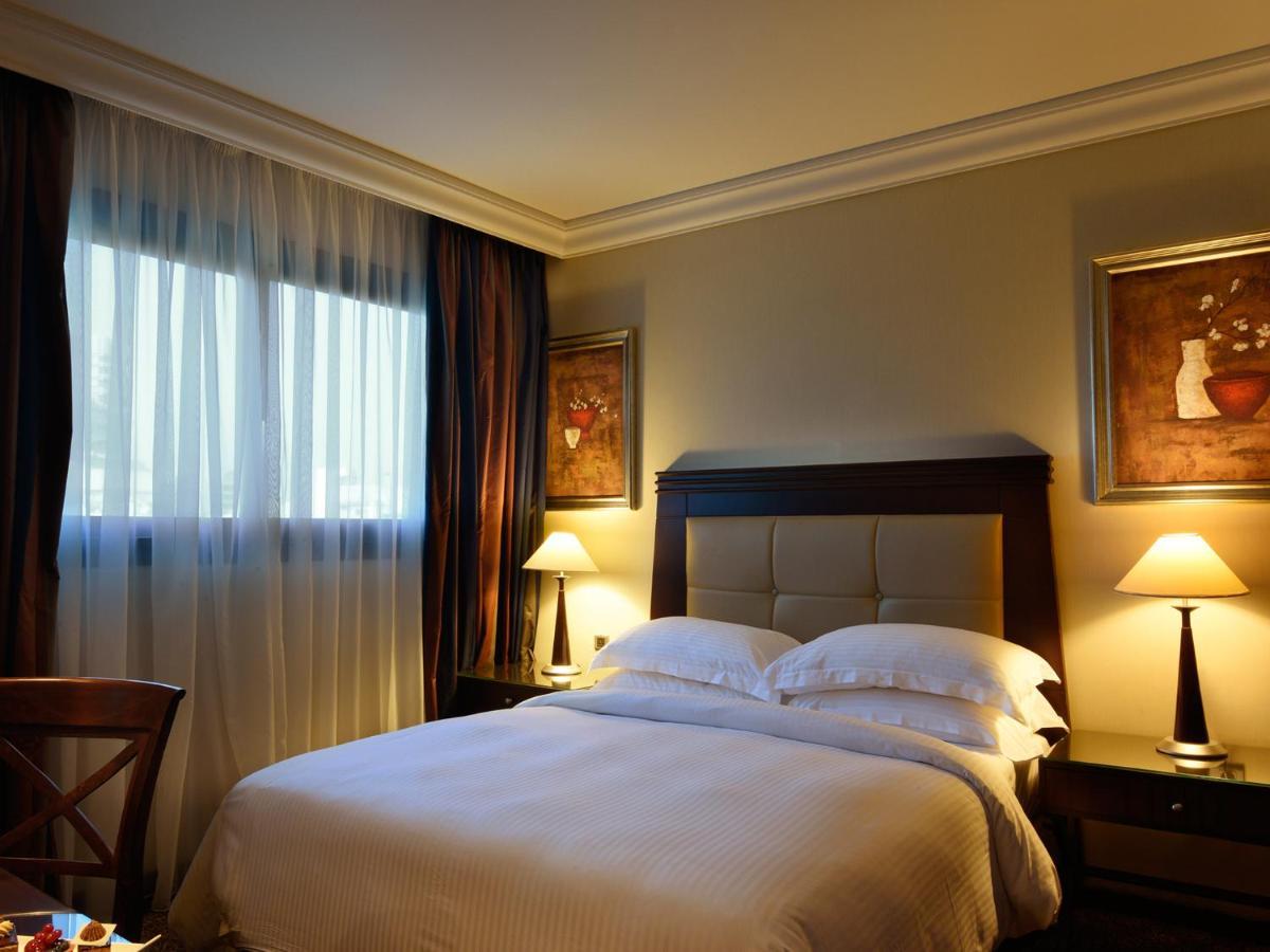 Raouche Arjaan By Rotana Aparthotel Bejrút Kültér fotó